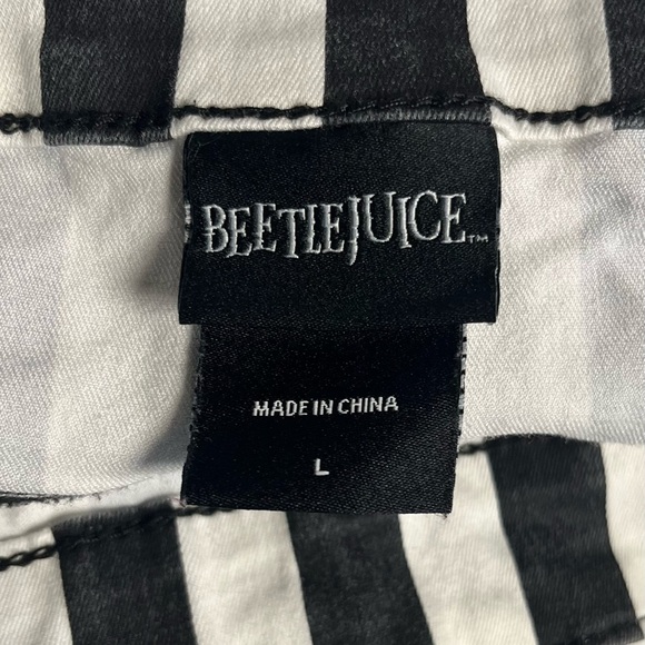 Hot Topic Beetlejuice shortalls black & white vertical stripes embroidered
Sz L - Picture 4 of 5